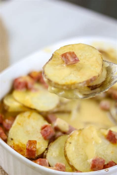 cheesy-scalloped-potatoes-with-ham-a-mind-full image