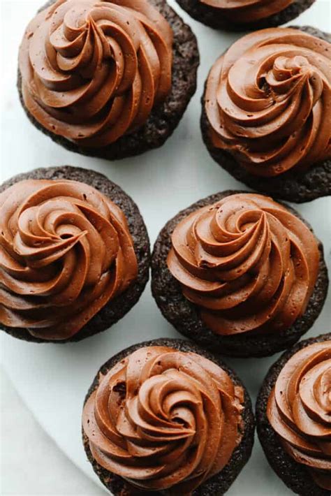 chocolate-buttercream-frosting-the-recipe-critic image