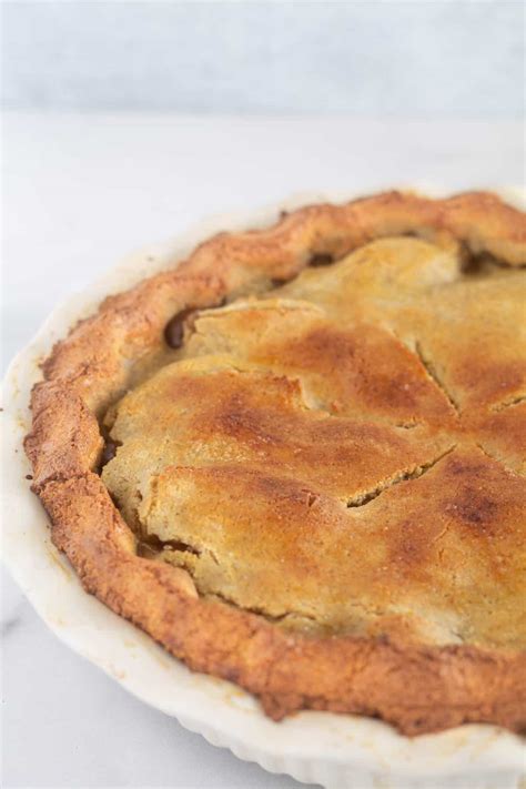 low-carb-and-paleo-apple-pie-cassidys-craveable image