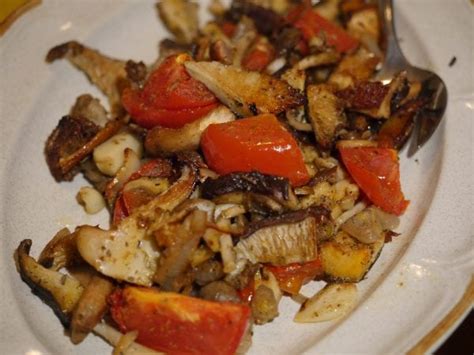 roasted-mushrooms-and-tomatoes-this-little-italian image
