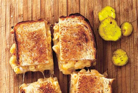 grilled-mac-and-cheese-sandwich-recipe-leites-culinaria image