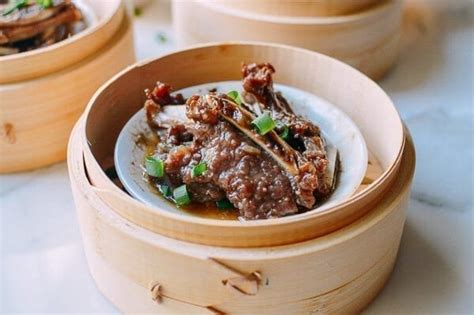 dim-sum-steamed-beef-short-ribs-with-black-pepper image