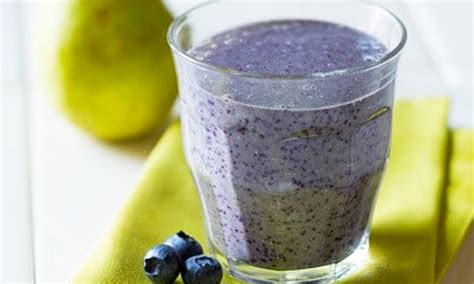 pear-oatmeal-and-blueberry-breakfast-smoothie-food image
