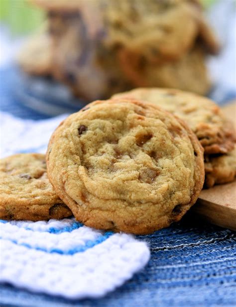 easy-chewy-cookies-with-toffee-and-chocolate-chips image
