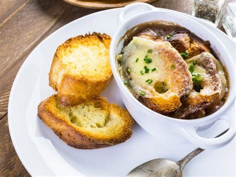 french-onion-soup-with-gruyere-croutons image