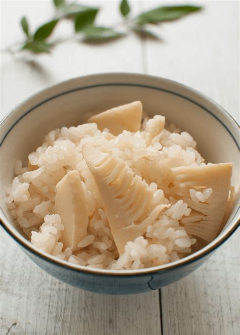 rice-with-bamboo-shoots-takenoko-gohan-recipetin image