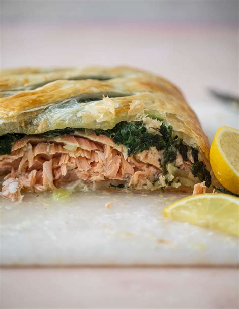 puff-pastry-wrapped-salmon-salmon-en-crote image