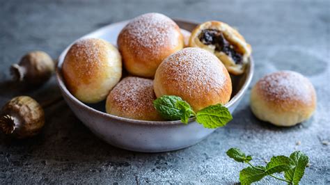 poppy-seed-buns-nostalgic-pastry-from-soviet-childhood image