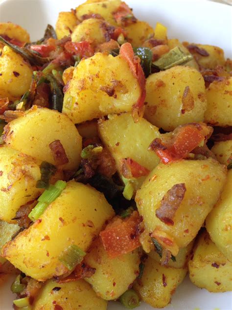 dry-potato-curry-hari-hari image