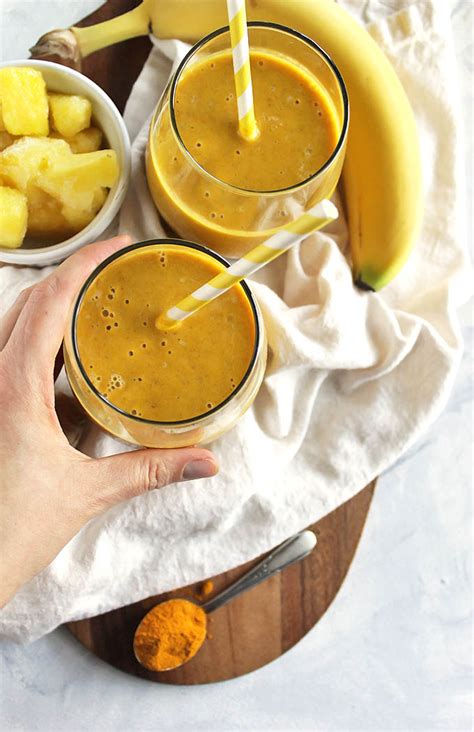 pineapple-ginger-turmeric-smoothie-robust image