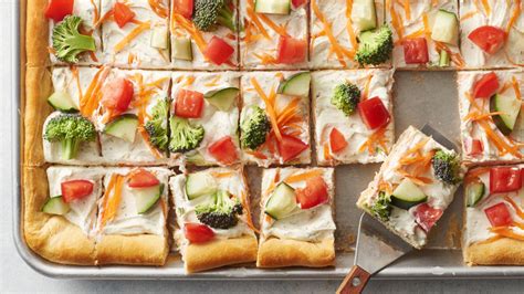 easy-crescent-veggie-pizza image