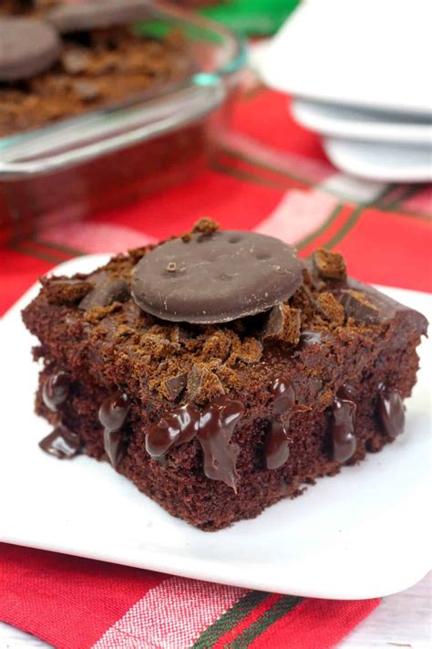 thin-mint-chocolate-poke-cake-recipe-sweet-peas image