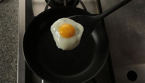 how-to-fry-the-perfect-egg-get-cracking-eggsca image