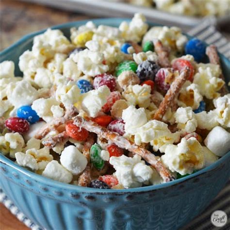 white-chocolate-popcorn-recipe-with-mms-lce image