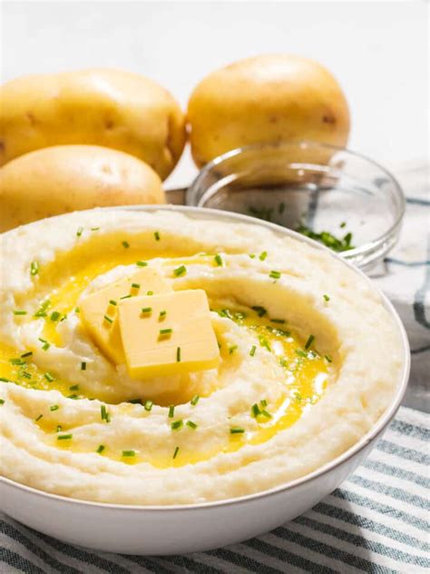 creamy-sour-cream-mashed-potatoes-with-chives-drive-me image