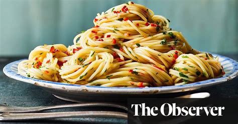 marcella-hazans-spaghetti-garlic-and-olive-oil-sauce image