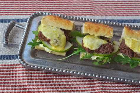 our-6-new-favorite-wagyu-burger-recipes-center-of-the image