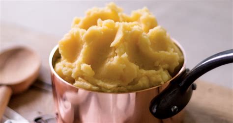 buttermilk-mashed-potatoes-with-roasted-garlic-and-thyme image