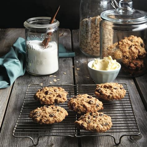 oatmeal-raisin-cookies-chatelaine image