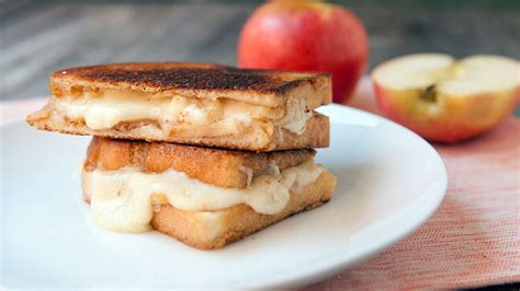 apple-gruyere-grilled-cheese-recipe-tablespooncom image