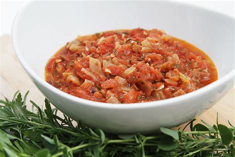 summer-tomato-sauce-with-sweet-onion-food-style image