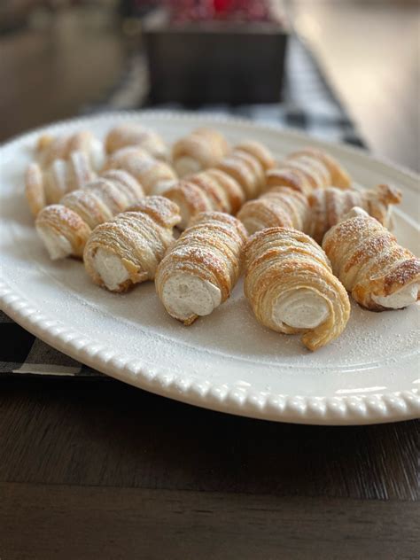how-to-make-cannolis-with-puff-pastry image
