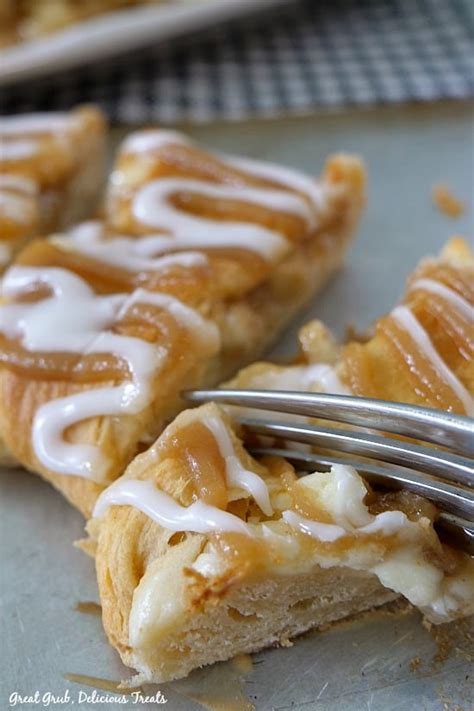 cream-cheese-caramel-apple-crescent-ring-great image