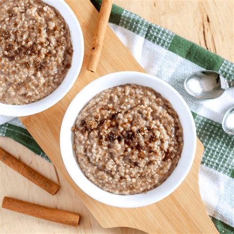 cinnamon-and-spice-oatmeal-with-soaked-oats-healthy image