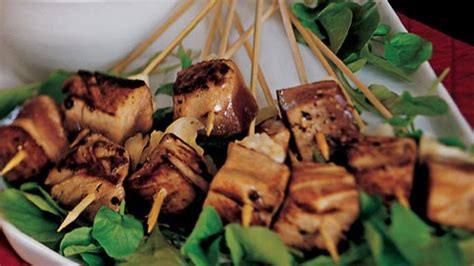 peppered-tuna-skewers-with-wasabi-mayonnaise image