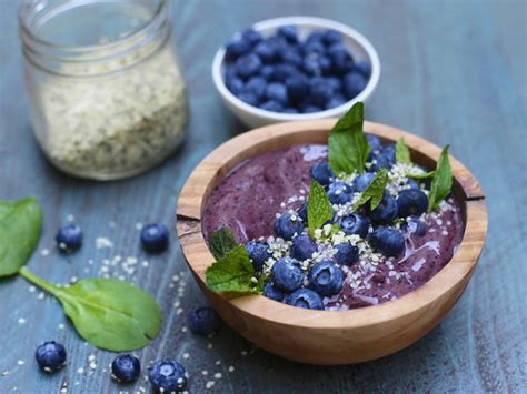blueberry-bliss-smoothie-bowl-elise-museles image