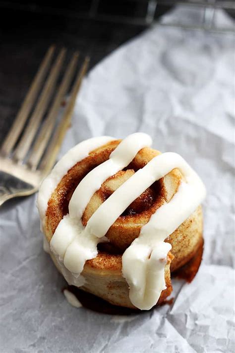 mini-cinnamon-rolls-creme-de-la-crumb image