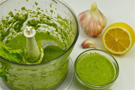 how-to-make-pesto-with-a-blender-i-really-like-food image
