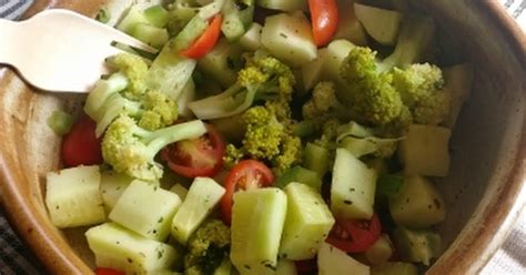 10-best-broccoli-tomato-cucumber-salad image