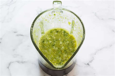chicharron-en-salsa-verde-pork-cracklings-with-green image