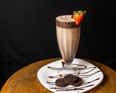how-to-make-chocolate-milkshakes-without-ice-cream image