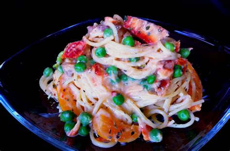 pasta-with-smoked-salmon-alfredo-sauce-easy-peasy image