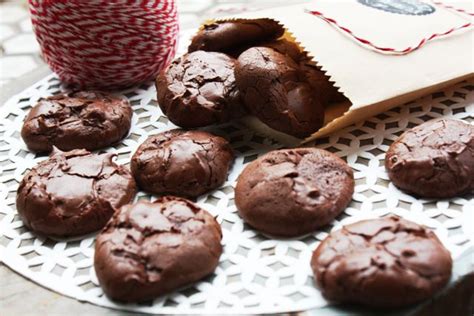 4-ingredient-flourless-chocolate-cookies-low image