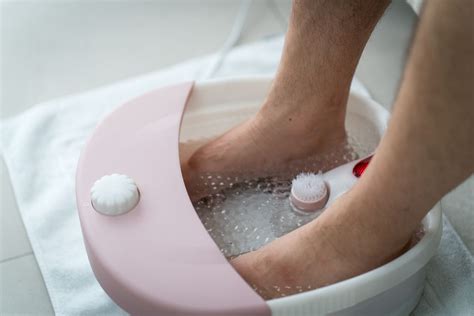 listerine-foot-soak-recipe-uses-and-effectiveness image