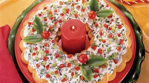 spinach-dip-crescent-wreath-recipe-pillsburycom image