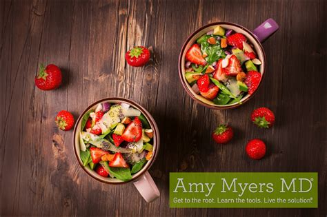 turkey-and-strawberry-spinach-salad-amy-myers-md image