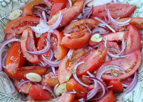 insalata-di-pomodori-e-cipolle-calabrese-cooking image