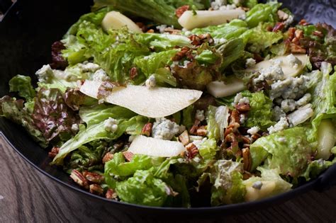green-salad-with-pears-pecans-and-blue-cheese image