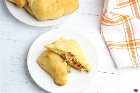 bacon-egg-and-cheese-breakfast-pockets-easy image