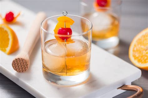 the-classic-whiskey-old-fashioned-cocktail image