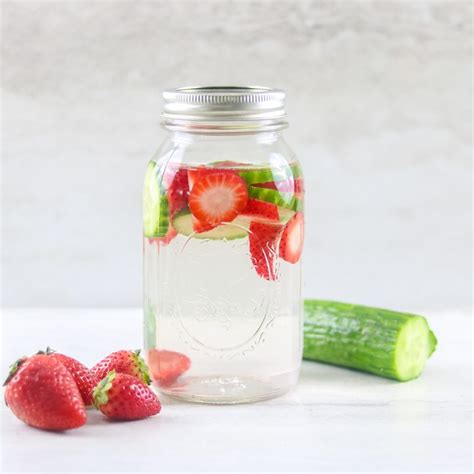 fruit-flavored-water-how-to-make-infused-waters-a image