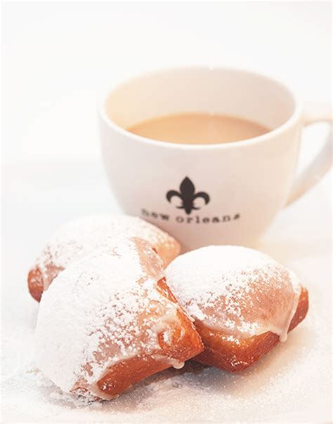 homemade-caf-au-lait-beignets-french-breakfast image