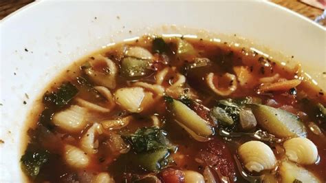 olive-garden-minestrone-soup-what-to-know-before image