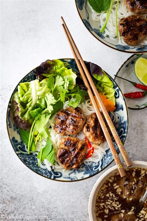 vietnamese-grilled-pork-meatballs-with-noodles image