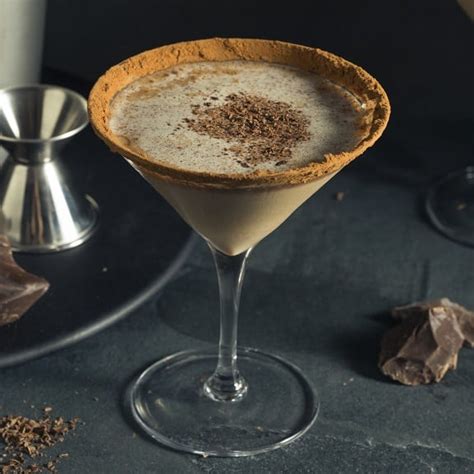 the-best-chocolate-martini-drink-recipe-my-edible image