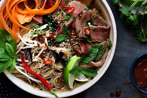 vietnamese-noodle-soup-phở-the-most-famous image